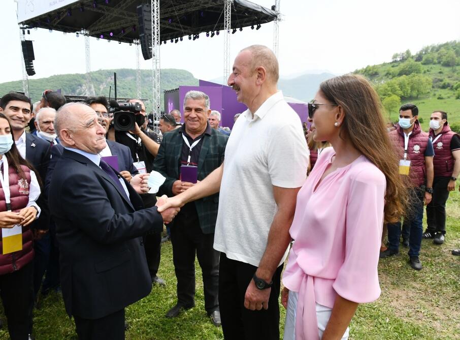 Президент Ильхам Алиев и Первая леди Мехрибан Алиева посмотрели гала-концерт фестиваля "Харыбюльбюль"