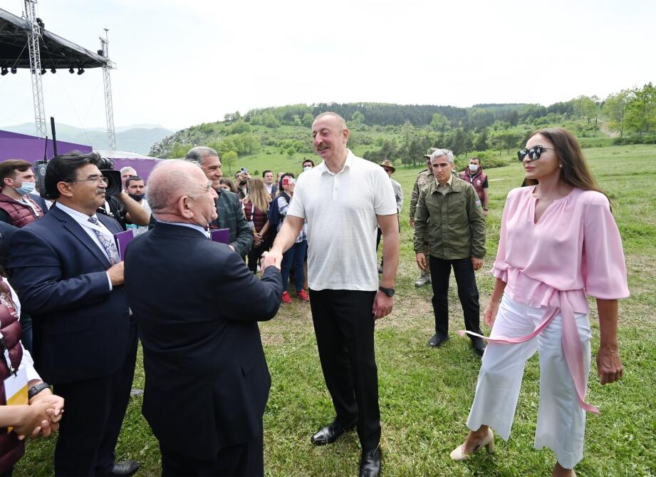 Президент Ильхам Алиев и Первая леди Мехрибан Алиева посмотрели гала-концерт фестиваля "Харыбюльбюль"