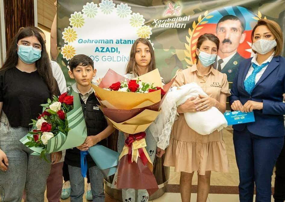 Фонд YAŞAT откроет счета в банке на имена трех новорожденных детей шехидов