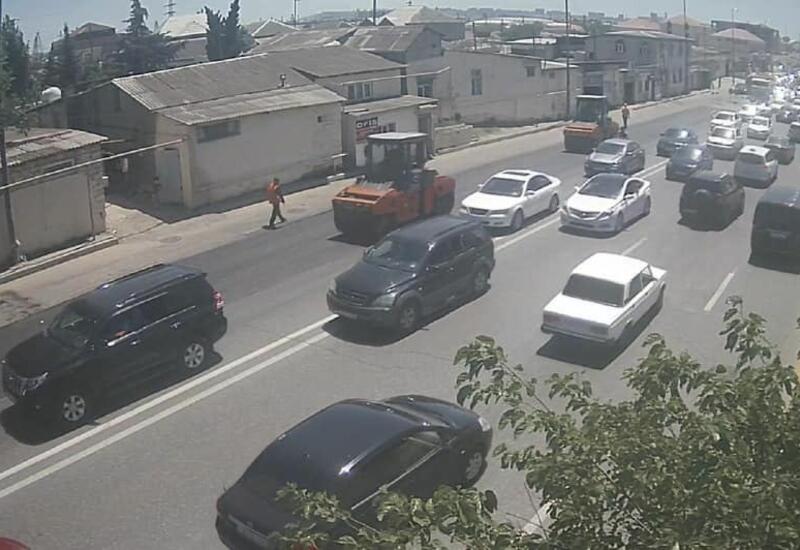 На одном из бакинских шоссе частично ограничено движение