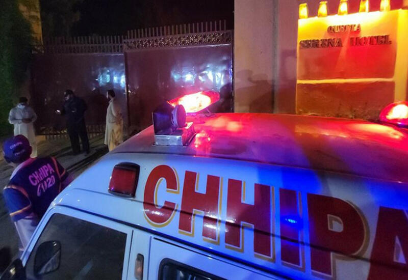 В результате падения фургона в канал в Пакистане погибли 11 человек