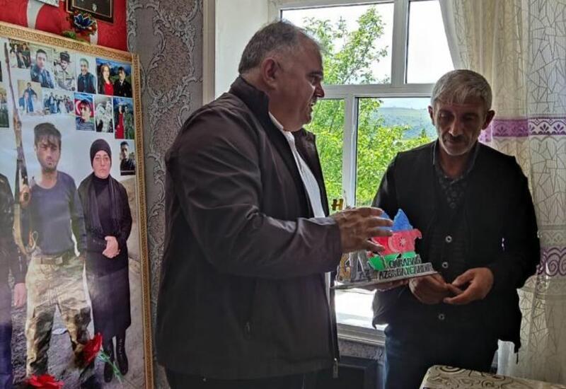 Millət vəkili Arzu Nağıyev Tovuz və Gədəbəydə şəhid, qazi ailələri və seçicilərlə görüşüb