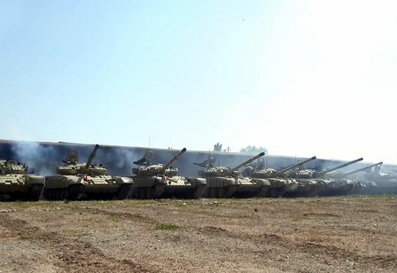 Привлеченные к учениям танковые подразделения ВС Азербайджана выполняют поставленные задачи