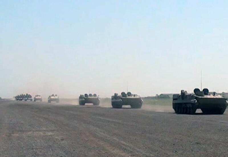 Ракетные и артиллерийские подразделения ВС Азербайджана выдвигаются по обозначенным маршрутам