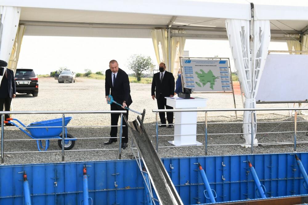 Президент Ильхам Алиев принял участие в церемонии закладки фундамента Агдамского промышленного парка