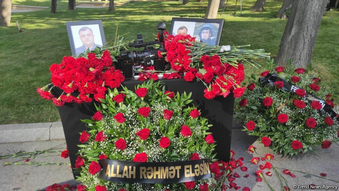 В Баку чтят память журналистов, погибших в результате подрыва на мине в Кельбаджаре