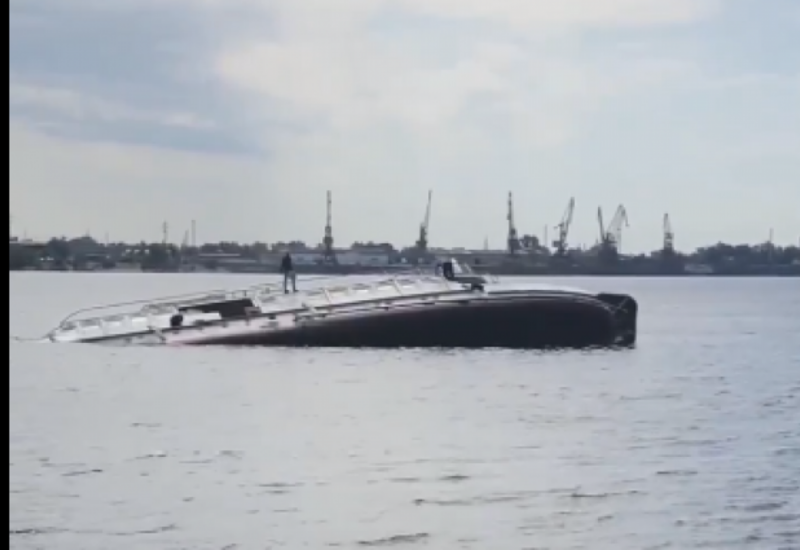 В России затонул теплоход