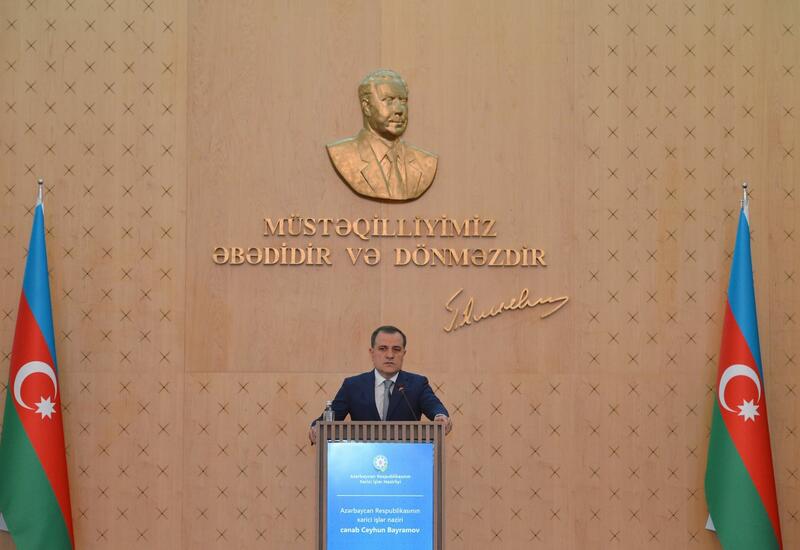 Джейхун Байрамов встретился с дипломатами, отправляющимися в порядке ротации в зарубежную командировку