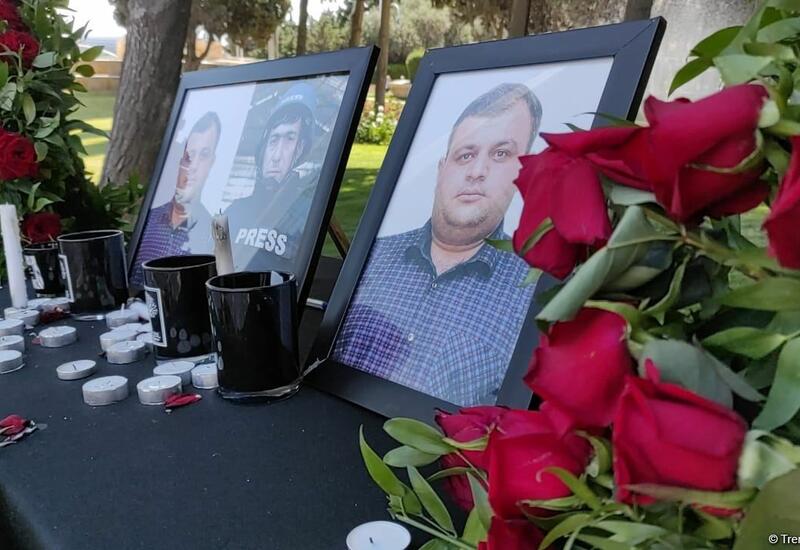 Общественность чтит память журналистов, погибших в результате подрыва на мине в Кельбаджаре