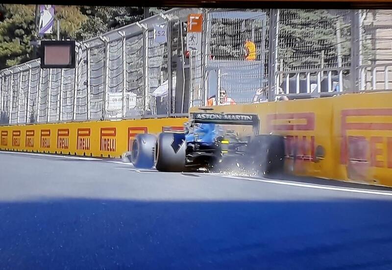 Первая авария в квалификации на Гран-при Азербайджана "Формулы-1"