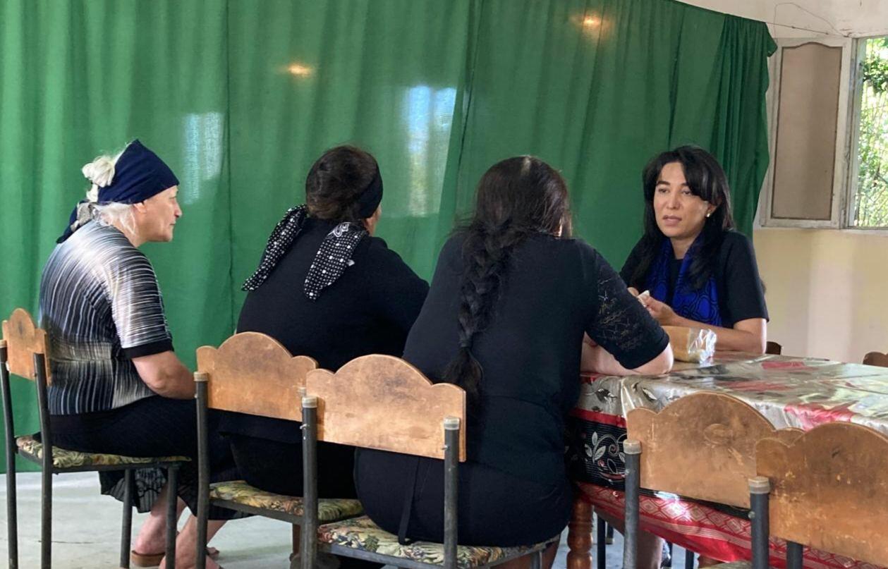 Омбудсмен посетила семьи погибших cотрудников СМИ из-за взрыва мины в Кельбаджаре