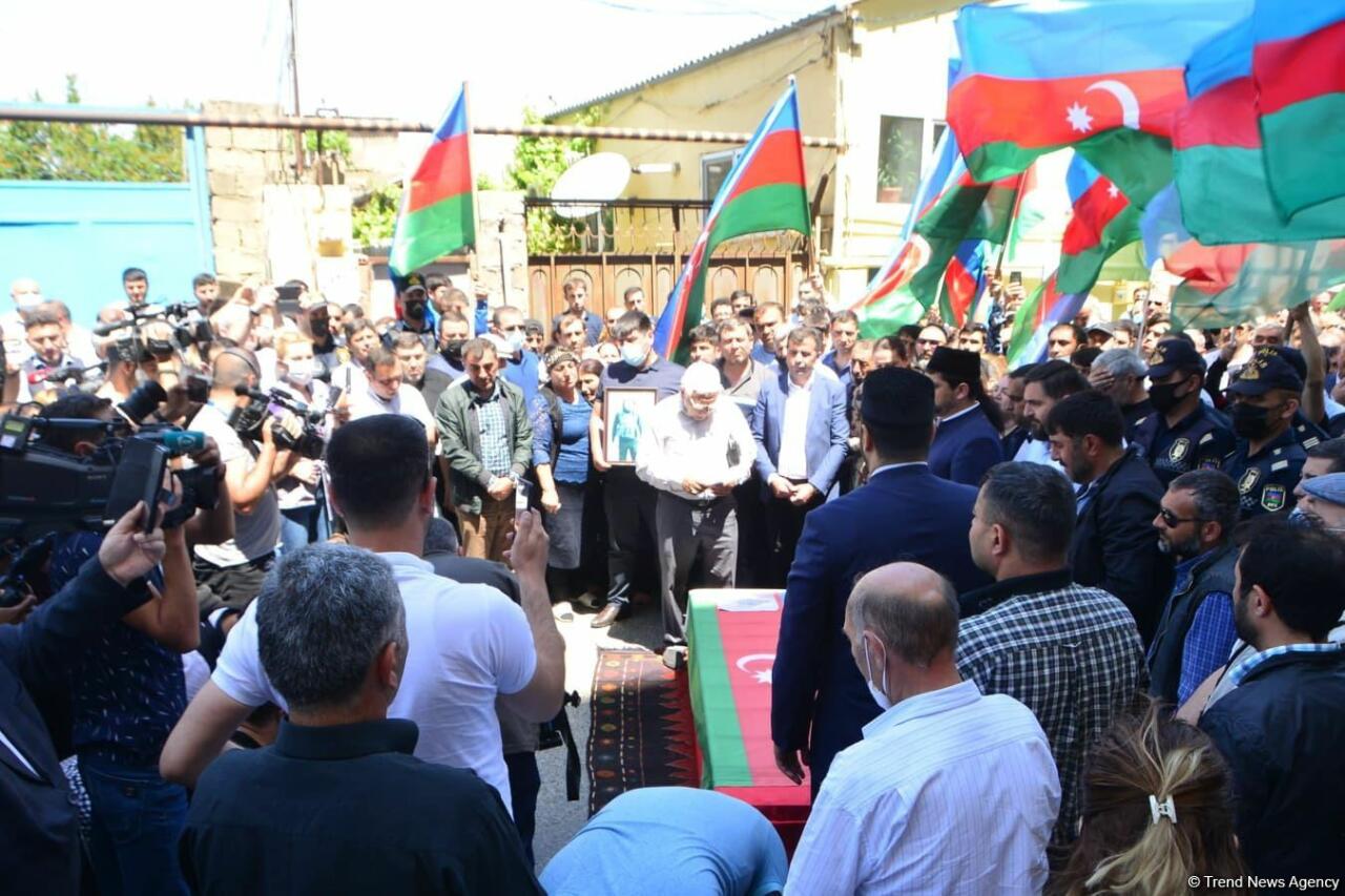 В Баку проводили в последний путь шехида-журналиста