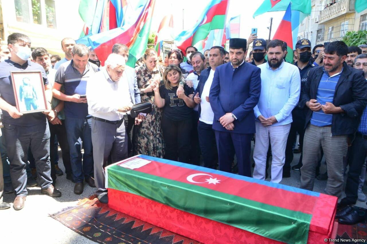 Şəhid jurnalist dəfn olunub