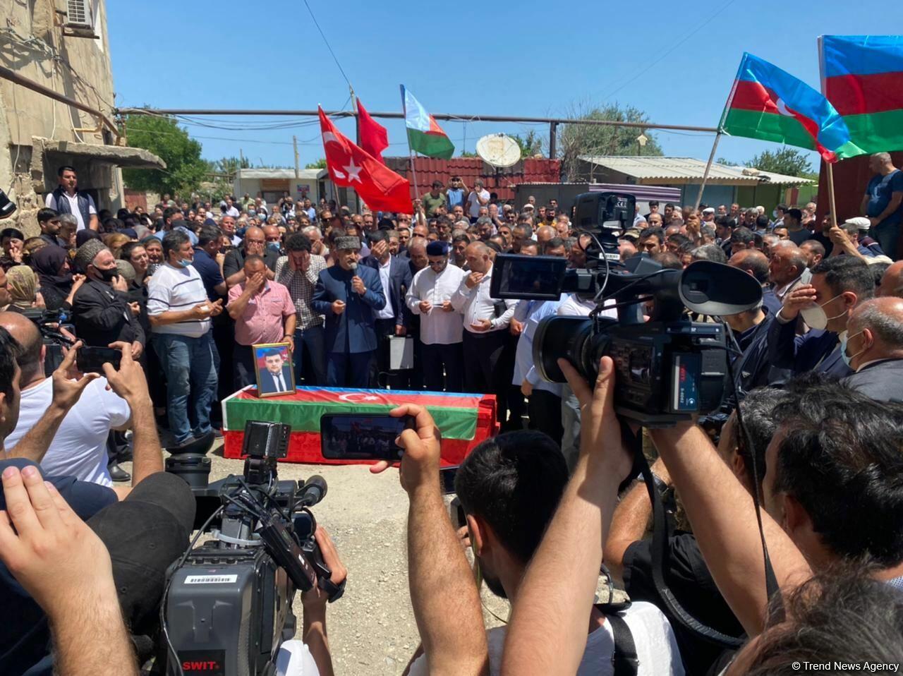 В Сумгайыте проводили в последний путь оператора AzTV Сираджа Абышова