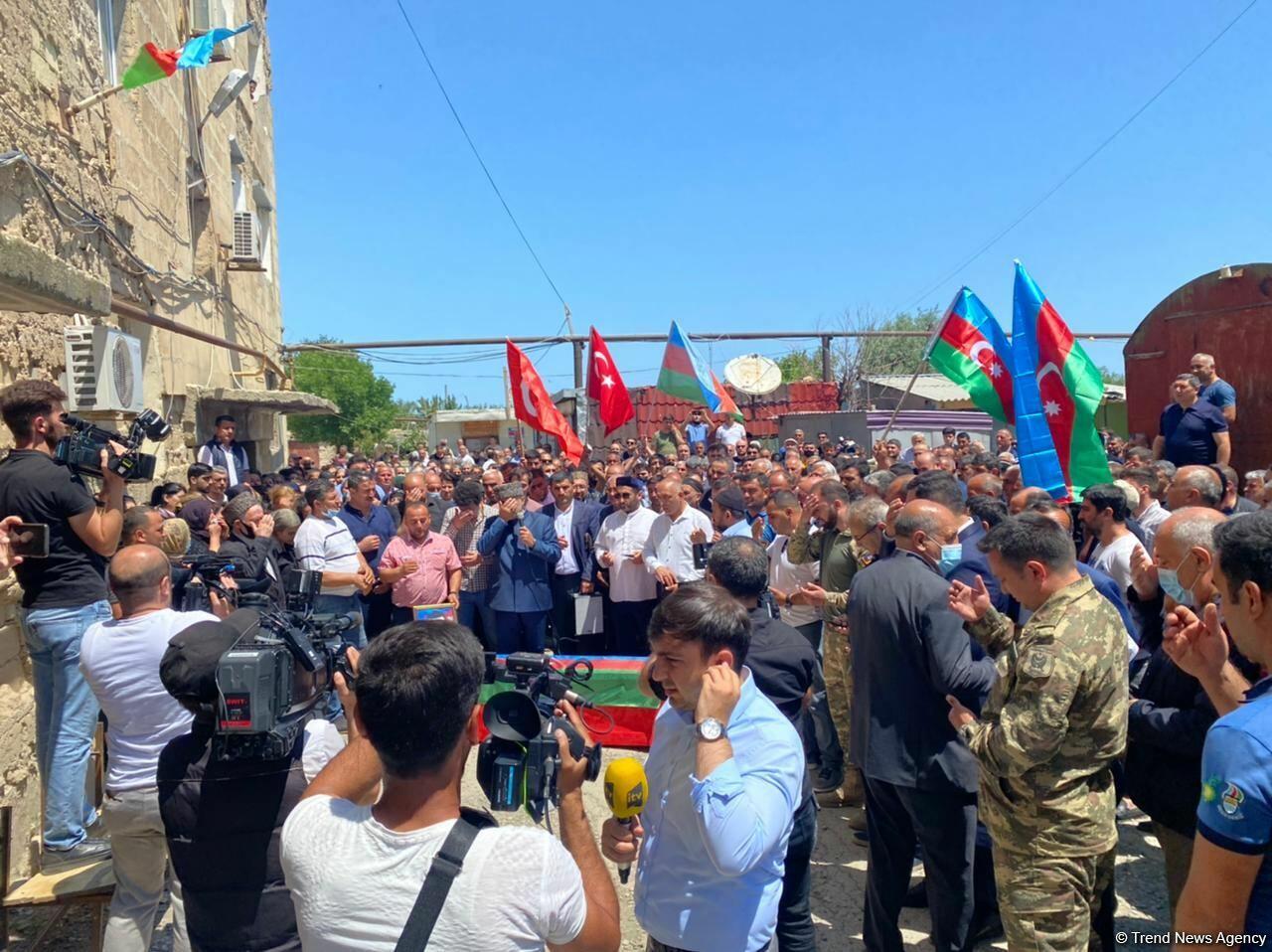 В Сумгайыте проводили в последний путь оператора AzTV Сираджа Абышова