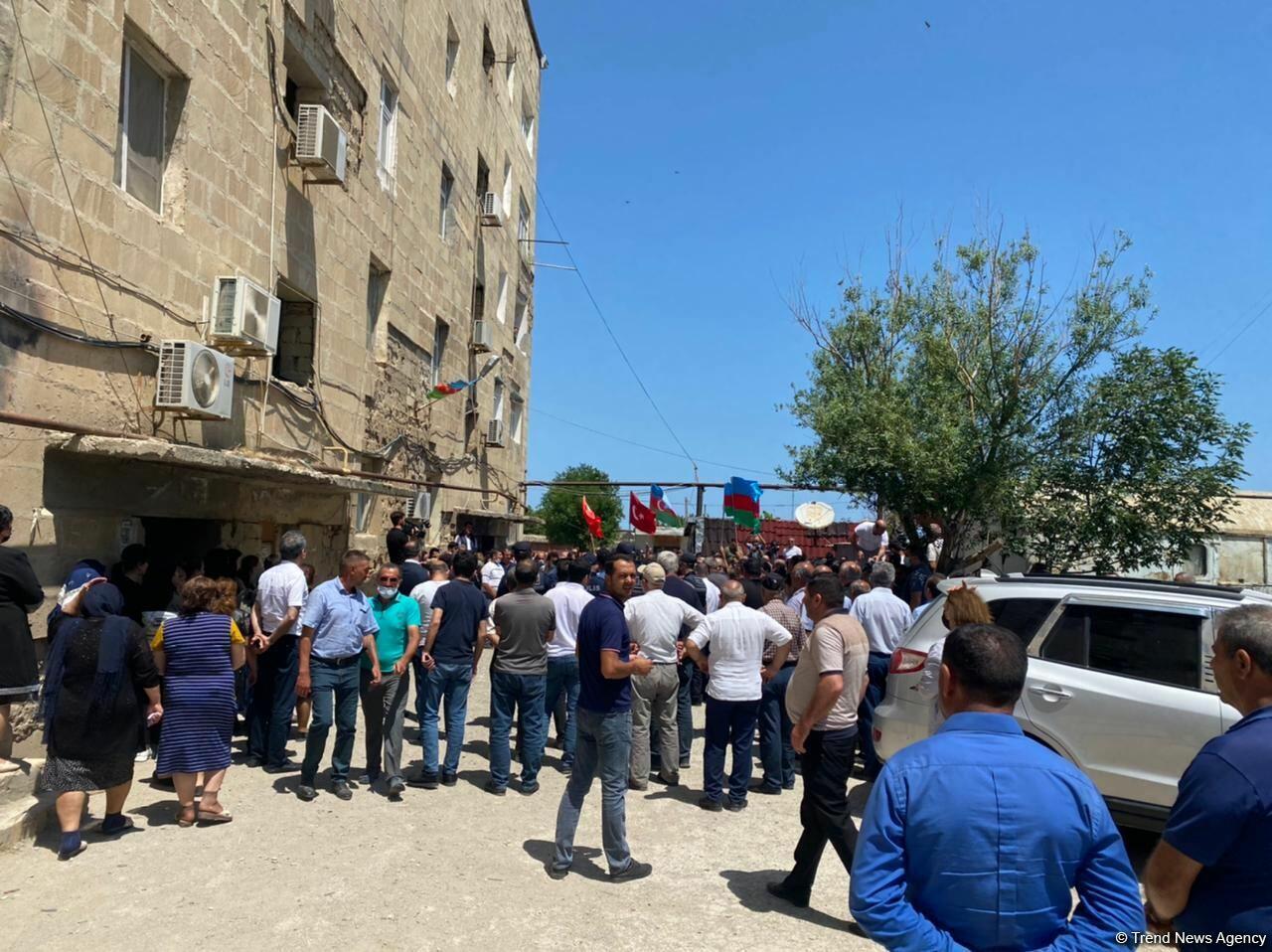 В Сумгайыте проводили в последний путь оператора AzTV Сираджа Абышова