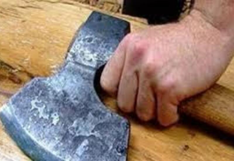 Paltarını yumadığı üçün arvadını baltaladı