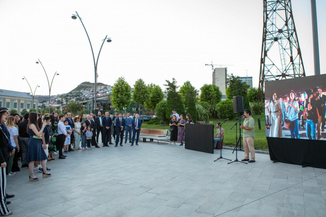 На Бакинском приморском бульваре открылась выставка Reduce, Reuse, Recycle, Respect издательского дома NARGIS