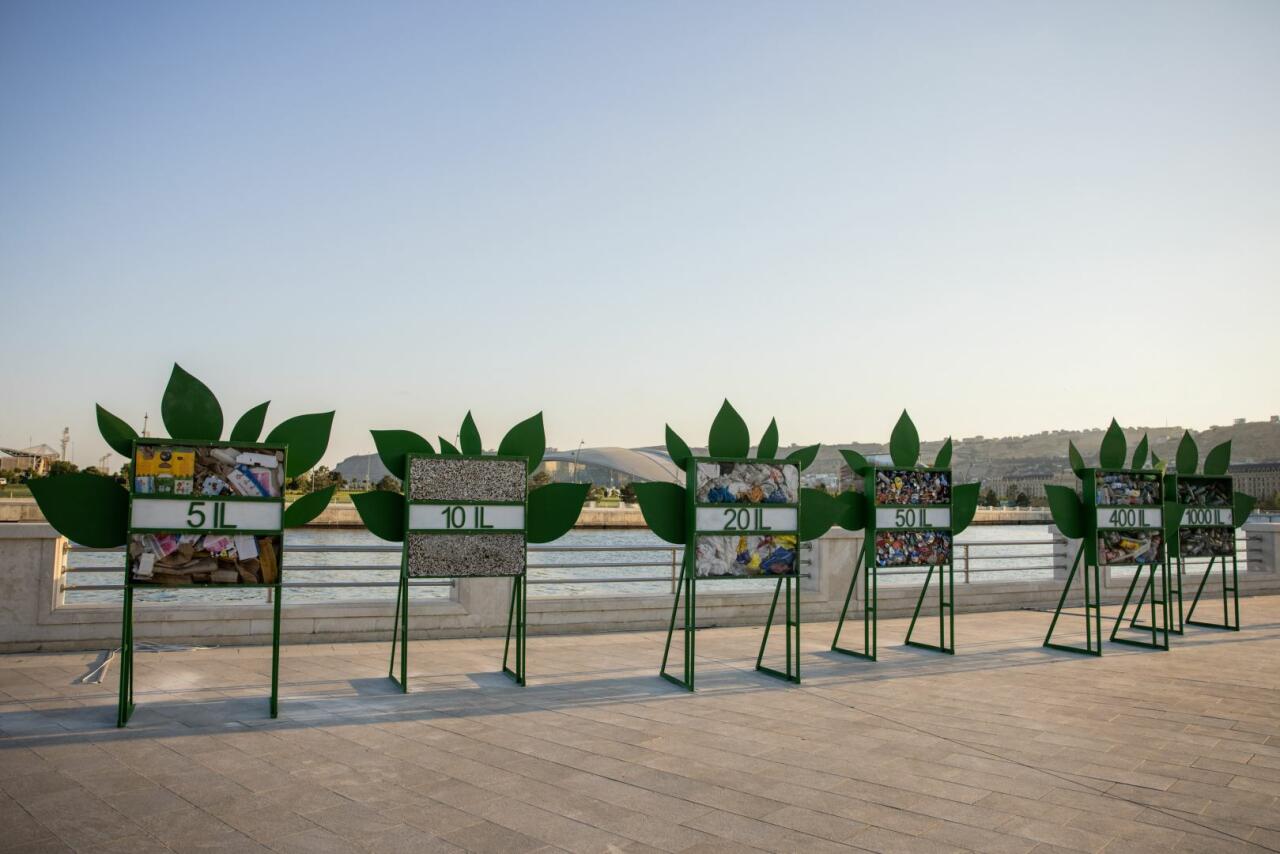 На Бакинском приморском бульваре открылась выставка Reduce, Reuse, Recycle, Respect издательского дома NARGIS
