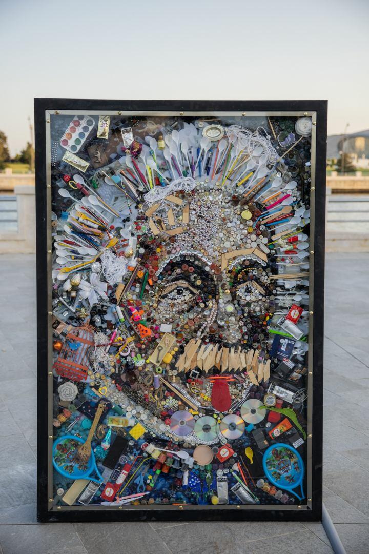На Бакинском приморском бульваре открылась выставка Reduce, Reuse, Recycle, Respect издательского дома NARGIS