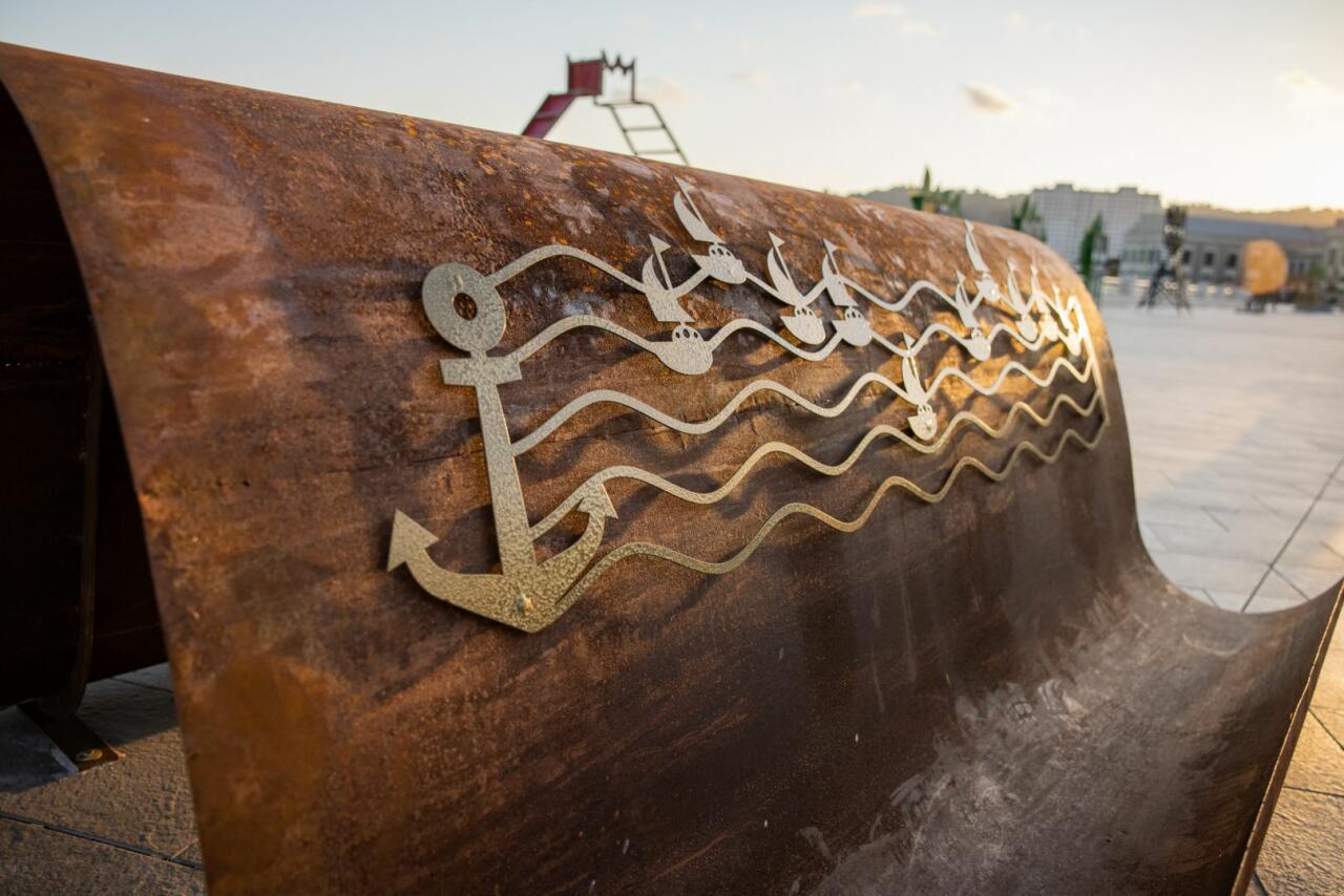 На Бакинском приморском бульваре открылась выставка Reduce, Reuse, Recycle, Respect издательского дома NARGIS