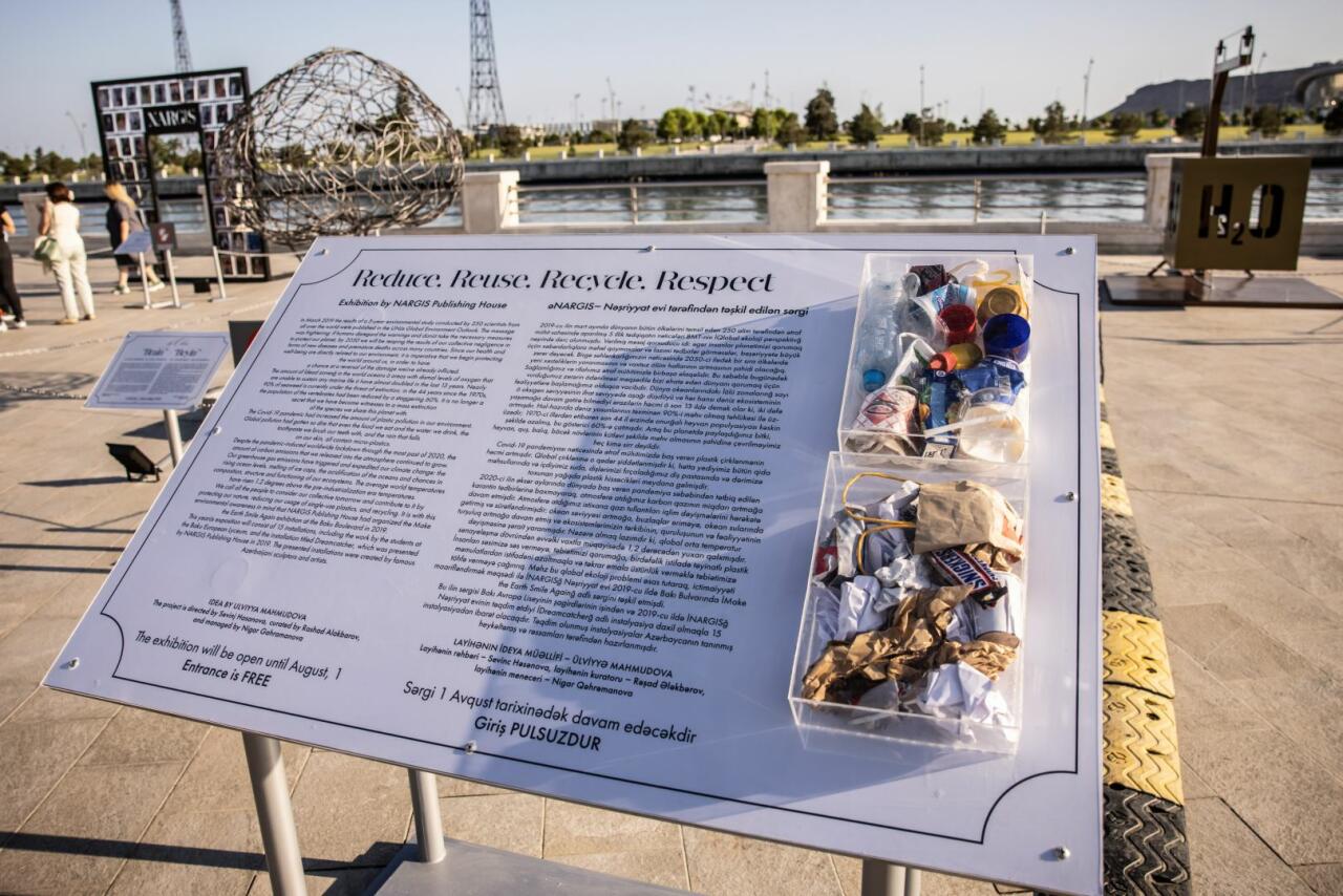 На Бакинском приморском бульваре открылась выставка Reduce, Reuse, Recycle, Respect издательского дома NARGIS