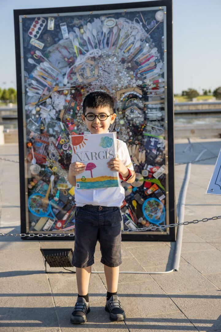 На Бакинском приморском бульваре открылась выставка Reduce, Reuse, Recycle, Respect издательского дома NARGIS