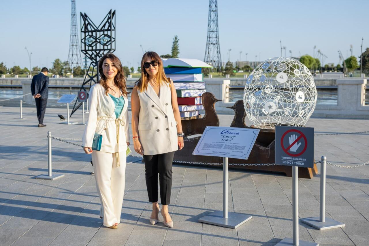 На Бакинском приморском бульваре открылась выставка Reduce, Reuse, Recycle, Respect издательского дома NARGIS