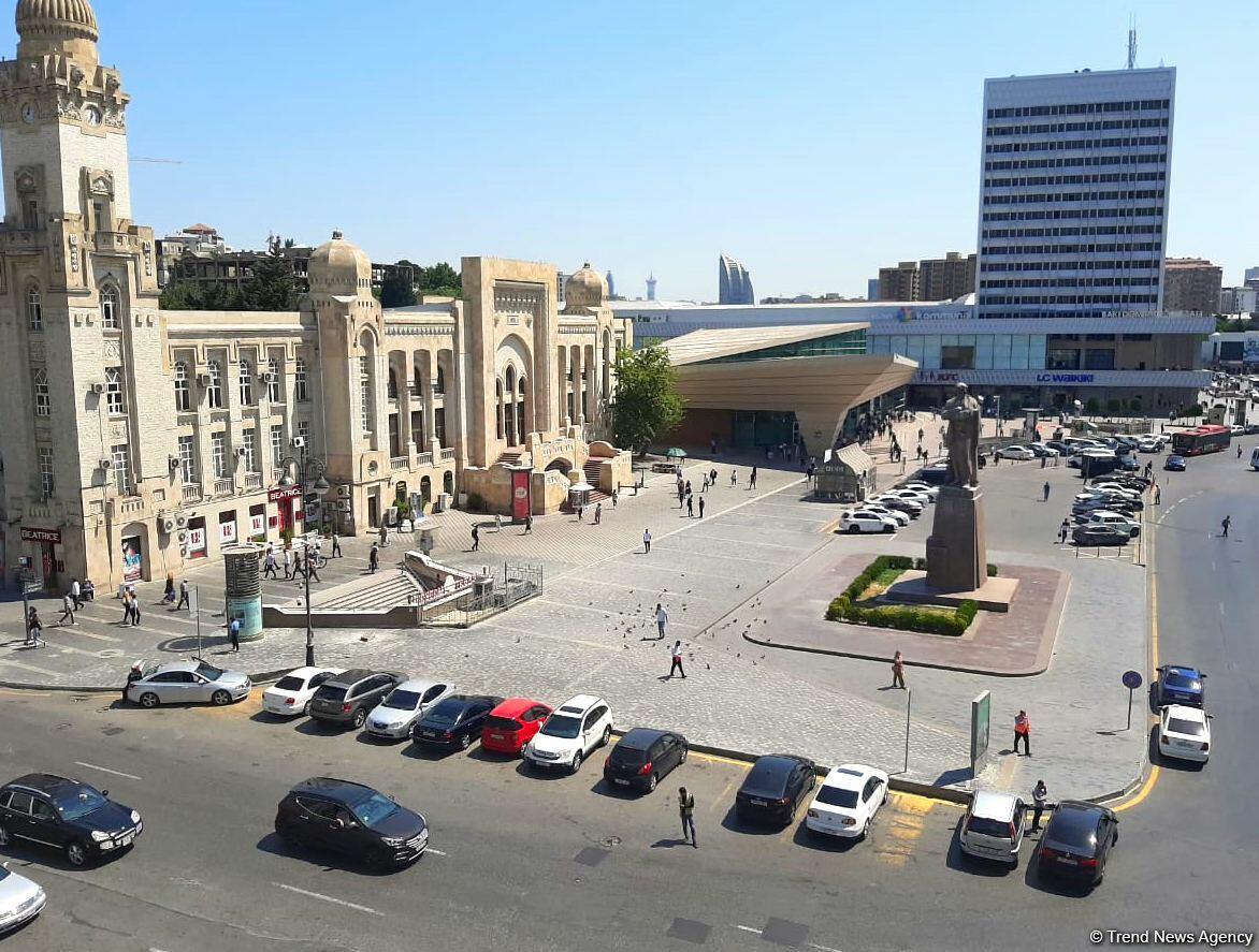 Первый день работы моллов в Азербайджане