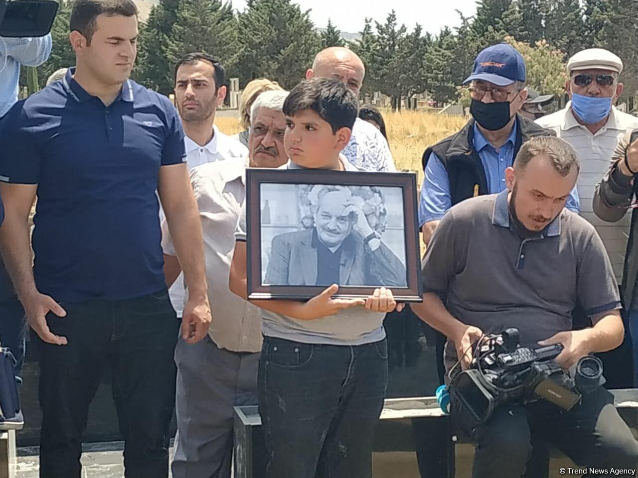 В Баку прощаются с народным артистом Рамизом Азизбейли