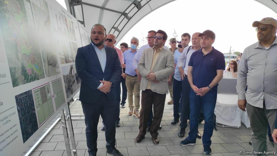 Иностранные дипломаты ознакомились с проектами «Умное село» и «Умный город» в Агдаме