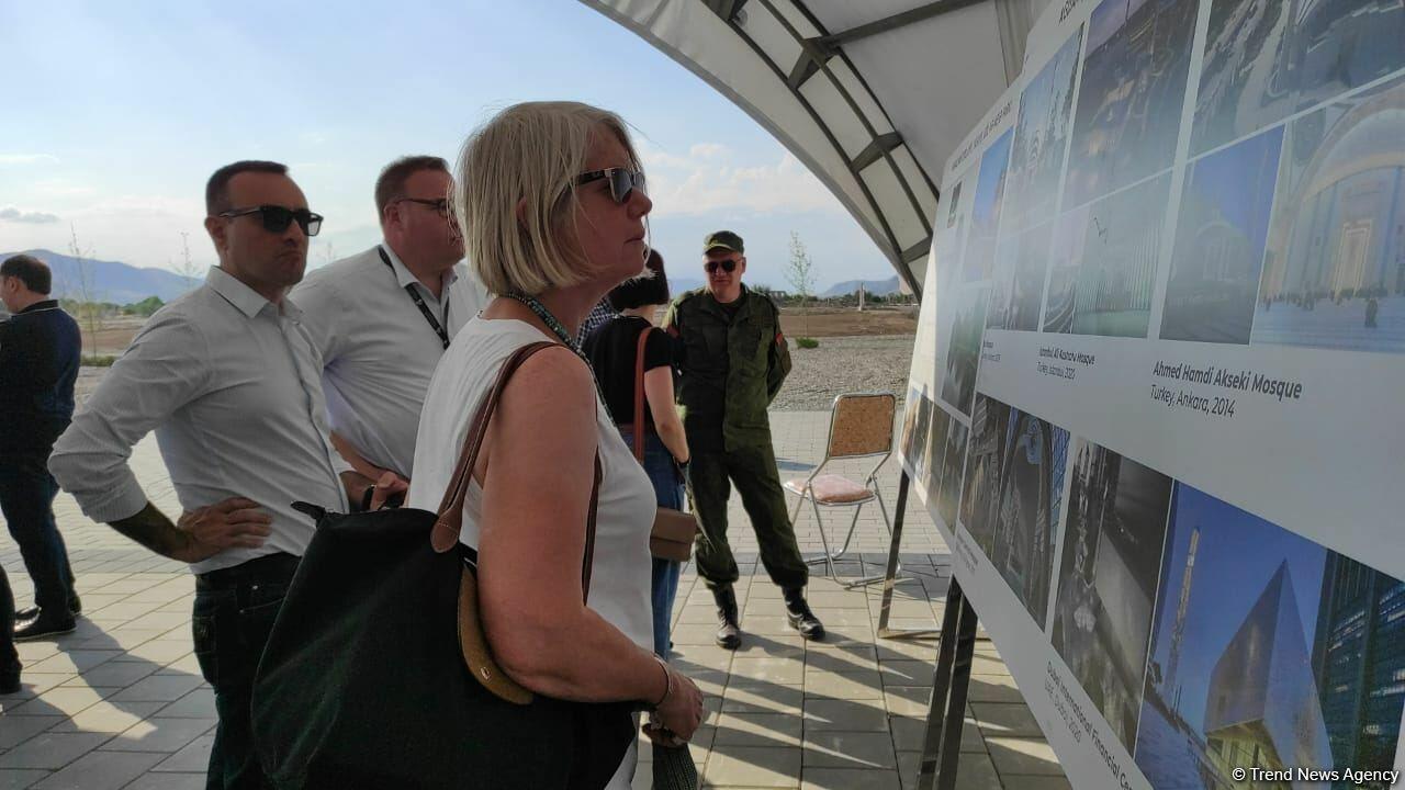 Иностранные дипломаты ознакомились с проектами «Умное село» и «Умный город» в Агдаме