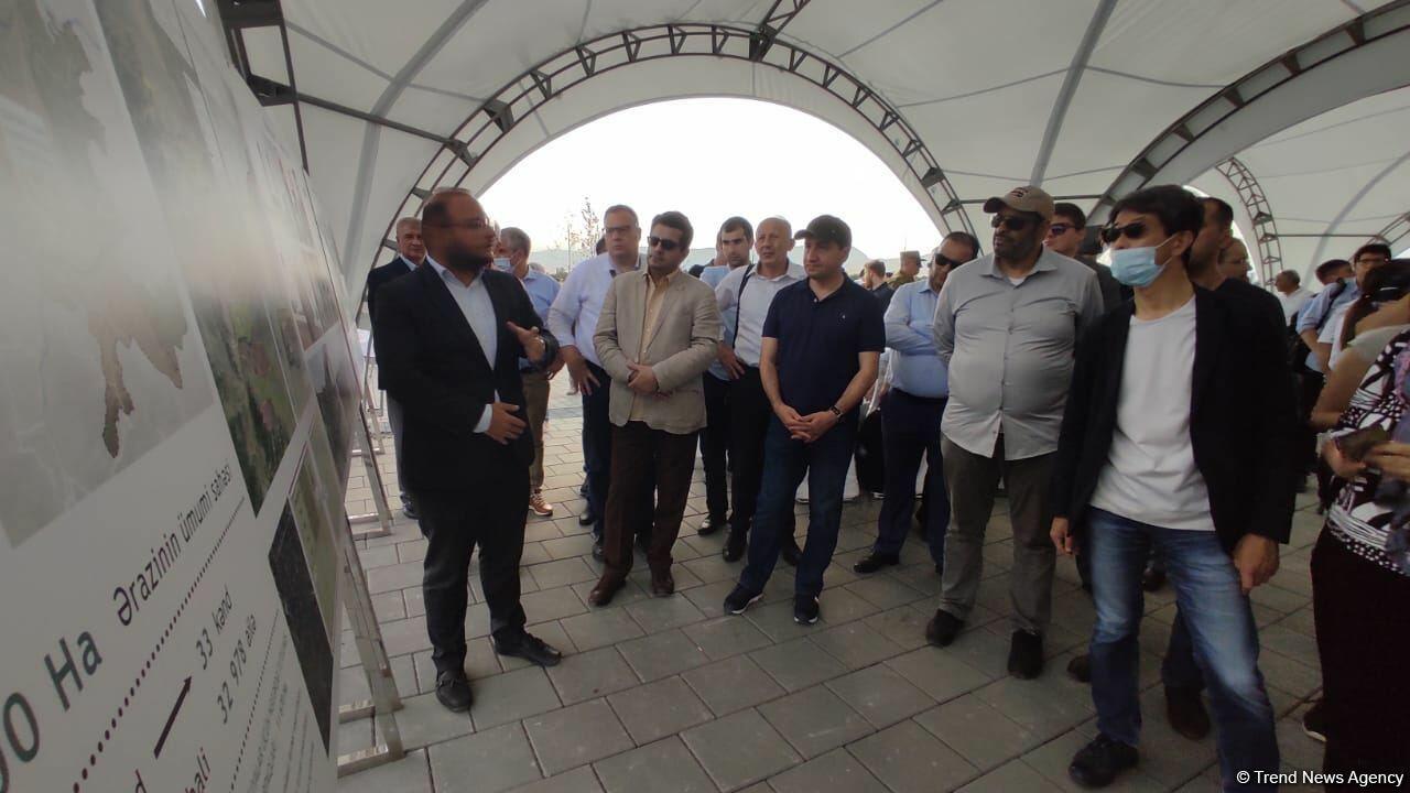 Иностранные дипломаты ознакомились с проектами «Умное село» и «Умный город» в Агдаме