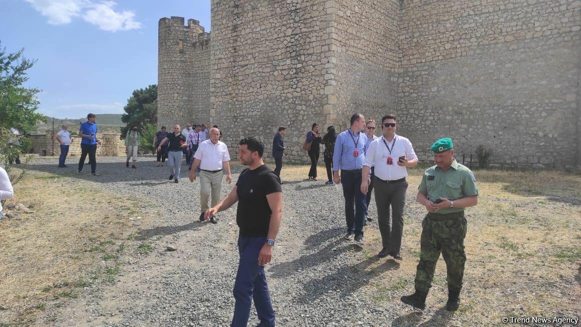 Иностранные дипломаты посетили в Агдаме место будущего Нагорного парка и крепость Шахбулаг