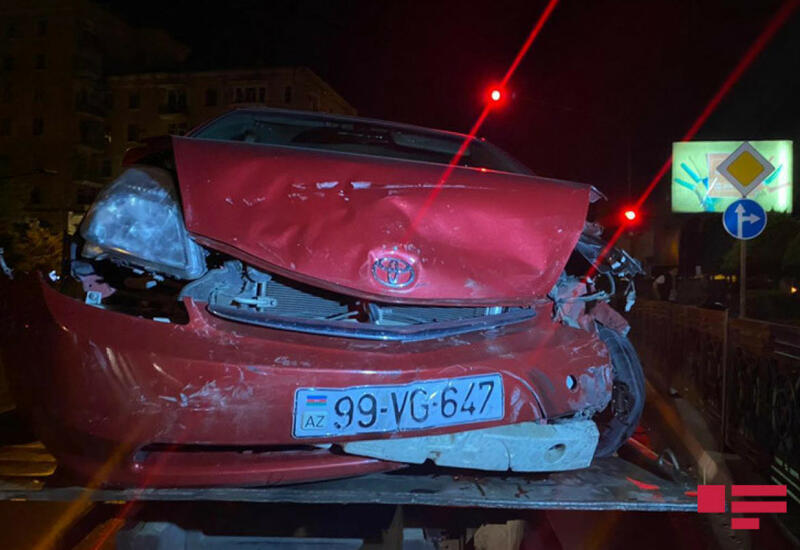 Bakıda iki avtomobil toqquşub, xəsarət alan var