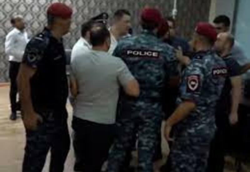 Сторонники Пашиняна устроили потасовку в Ереване