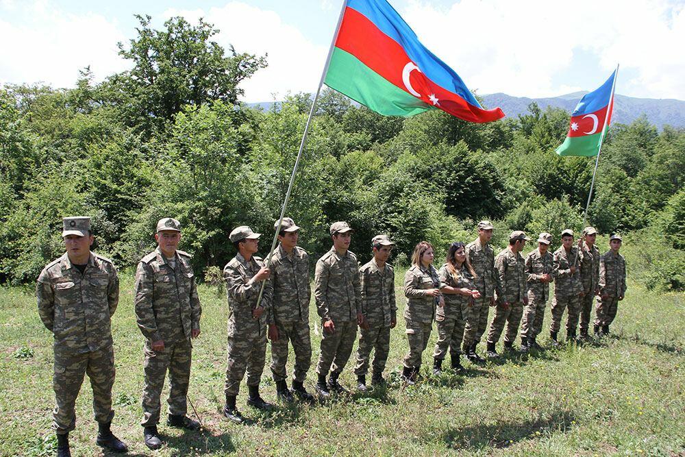 Azad edilmiş ərazilərimizdə dislokasiya olunmuş bölmələrimizdə Milli Qurtuluş Günü qeyd olunub