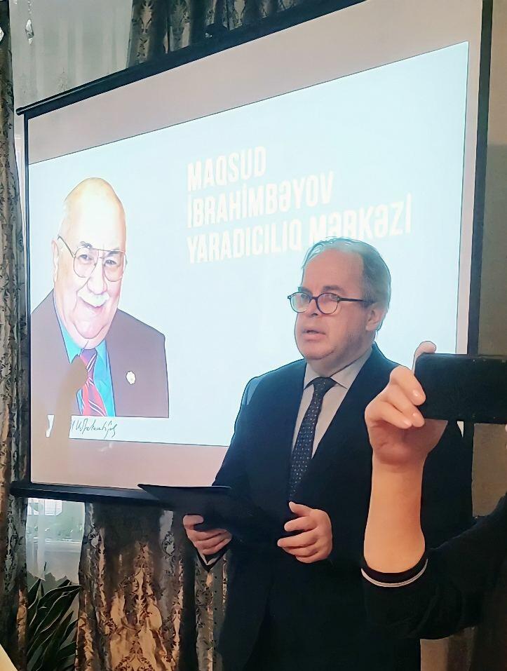 Реза Дегати представил выставку об Афганистане в Баку