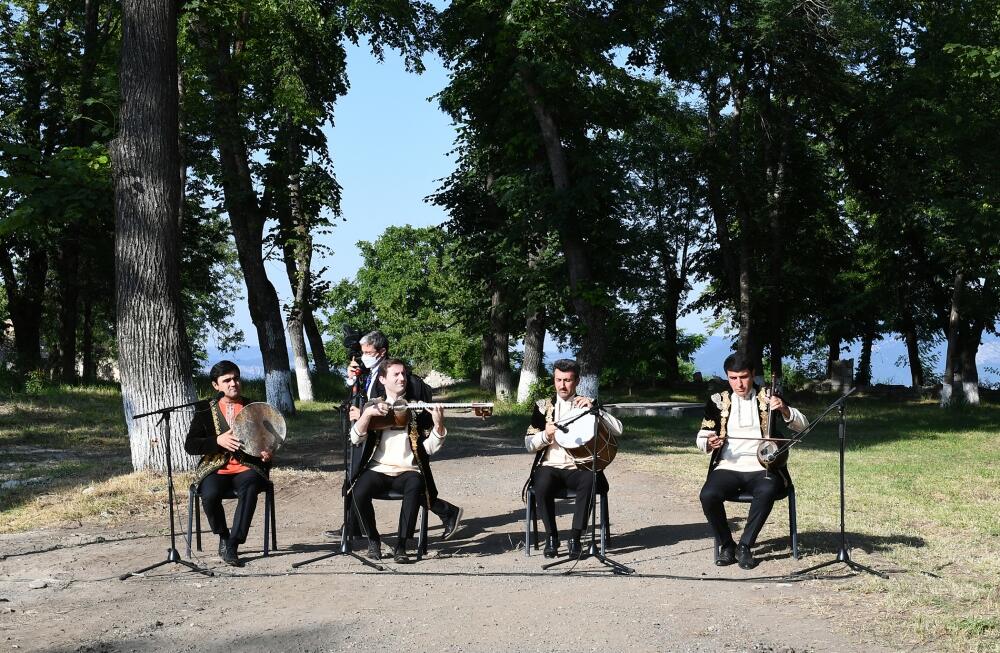 Президенты Ильхам Алиев и Реджеп Тайип Эрдоган с супругами побывали на роднике Хан Гызы в Шуше