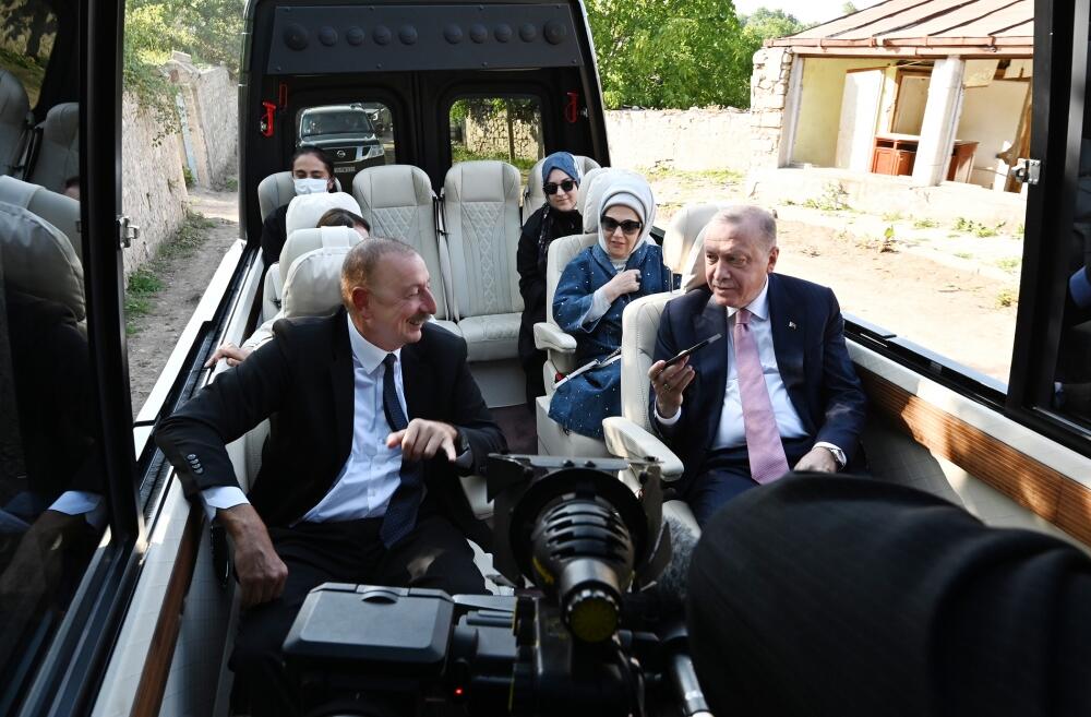 Президенты Ильхам Алиев и Реджеп Тайип Эрдоган с супругами побывали на роднике Хан Гызы в Шуше