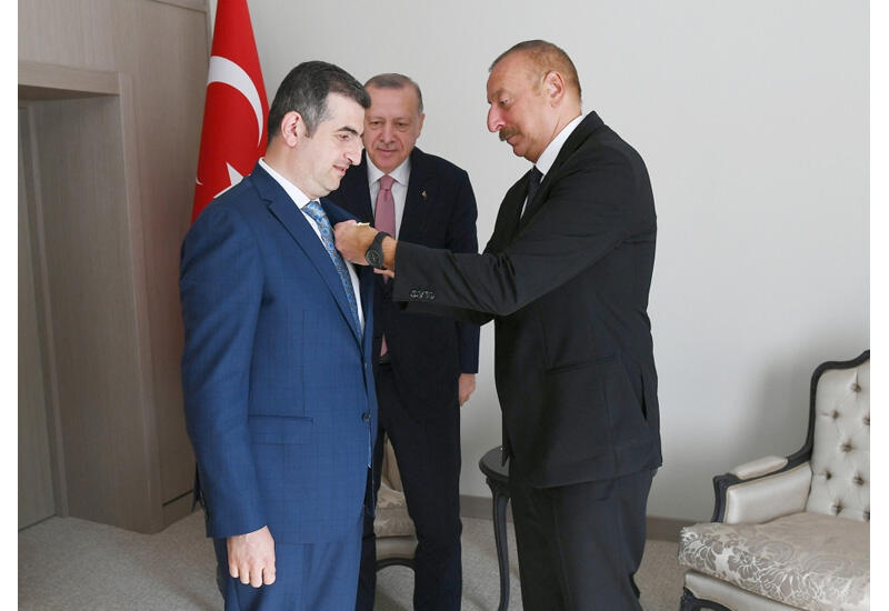 Президент Ильхам Алиев вручил генеральному директору компании "Bayraktar Savunma" орден "Карабах"