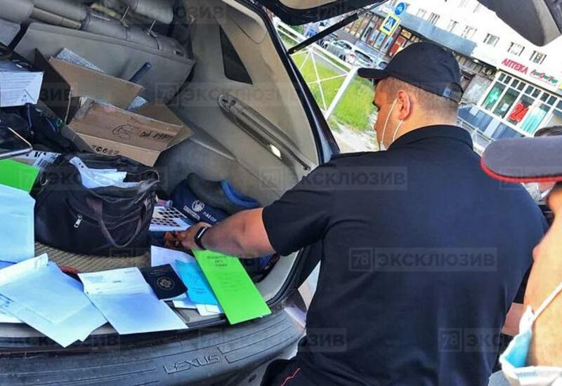 В Петербурге задержали Lexus с полным багажником поддельных справок о коронавирусе