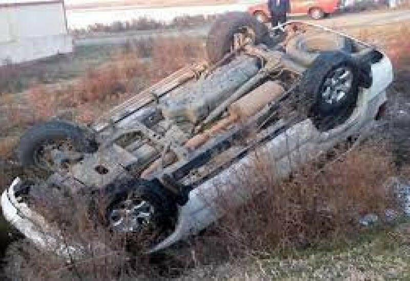 В Физули перевернулся автомобиль
