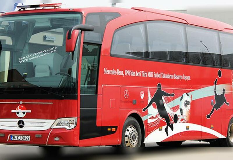 Bakıda Türkiyə millisinin avtobusuna mesaj kağızı yapışdırıldı