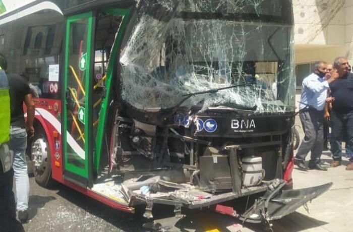 В Баку столкнулись два автобуса, есть пострадавшие