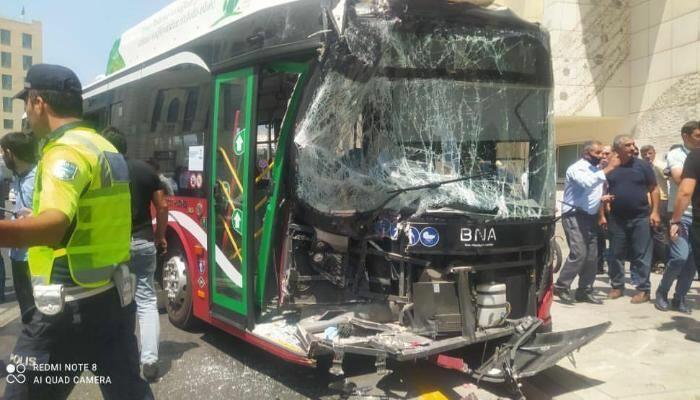 В Баку столкнулись два автобуса, есть пострадавшие