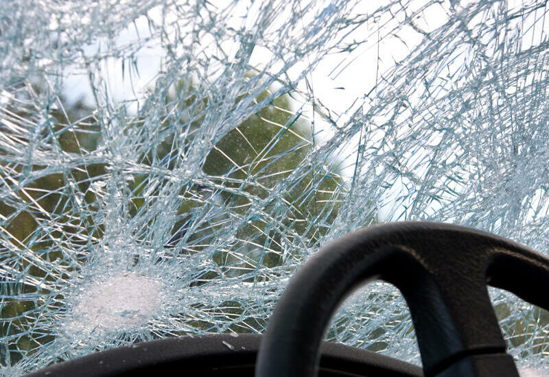 В Армении автобус врезался в дерево
