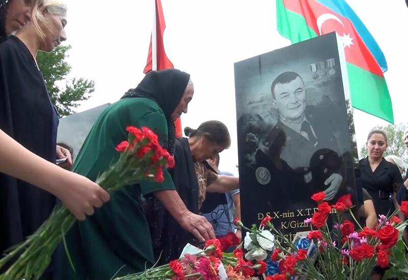 Тысячи людей пришли почтить память шехида Худаяра Юсифзаде в день его рождения