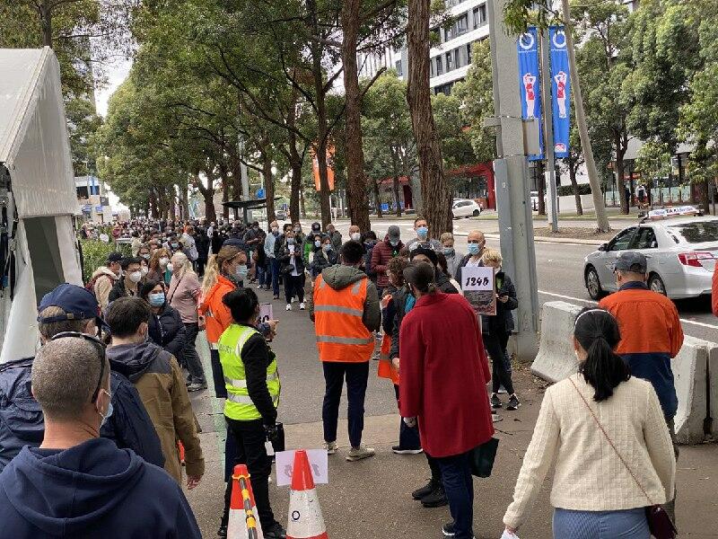 Рассел Кроу отстоял очередь в 7000 человек за вакциной от коронавируса