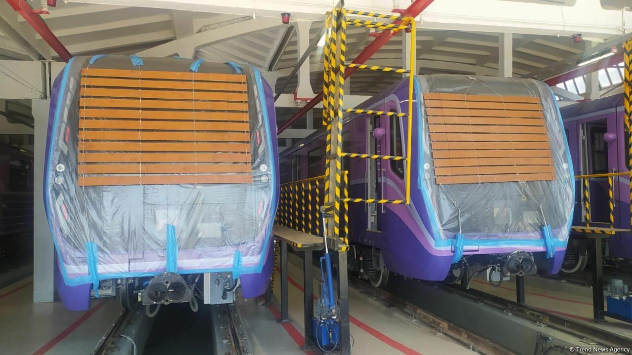 В Баку из России доставлены 20 новых вагонов метро